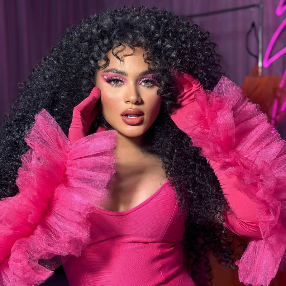 Por su parte, los representantes de Quirk Magazine se mostraron muy felices por tener a Cesia Sáenz como protagonista de su nueva edición. 