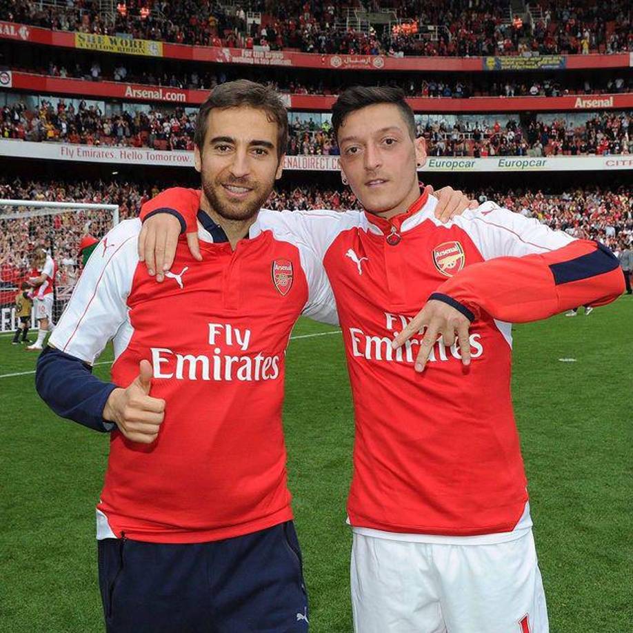 Posteriormente en 2004, se marchó al Arsenal y estuvo cuatro temporadas para luego irse al AC Milan, en Italia.