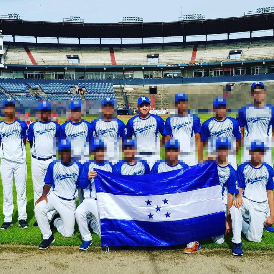 Dennis Coto en una de sus últimas apariciones con la camiseta nacional en los Juegos Codicader 2018-19.