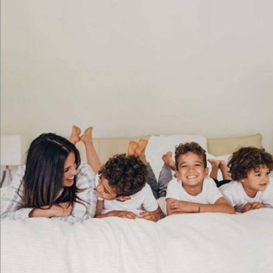 Inger Mendoza por su parte no ha hecho referencia a una infidelidad.<br/><br/>'Es inevitable sentir tristeza porque es una etapa que llega a su final. Hay días buenos y otros no tan buenos, pero el camino sigue y seguimos transitándolo con la seguridad de saber que los planes del Creador siempre son mejores que los nuestros (aunque pataleamos y hagamos un poquito de berrinche antes de acatar su voluntad). ', escribió en un mensaje en el que también agradecía a los fanáticos que han mostrado todo su apoyo en este difícil momento.<br/><br/><br/><br/><br/>