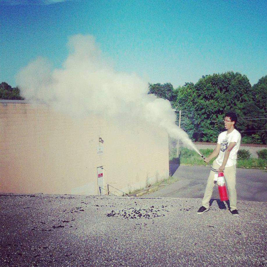 Donado dijo que los trabajadores siempre deben estar atados a un arnés. “Y no solo aprovechar a sus trabajadores, sino también asegurarse de que los andamios estén construidos correctamente”, dijo.