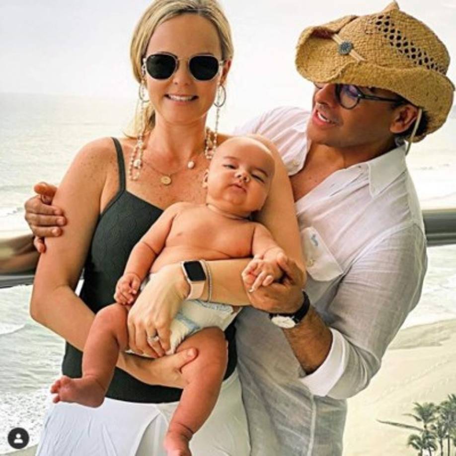 'Pobrecito, su cabeza irritada por la rapada, se hubieran rapado ustedes', escribió una seguidora.<br/><br/>'Creo que fue muy pronto para raparlo... Es hasta los 6 meses por la onda de su cabezita y la mollera. Se ejerce mucha presión y podemos lastimarlos, cuando me llegan mamás antes de los seis meses las mando a su casa es mejor esperar un poco', escribió otra fan.