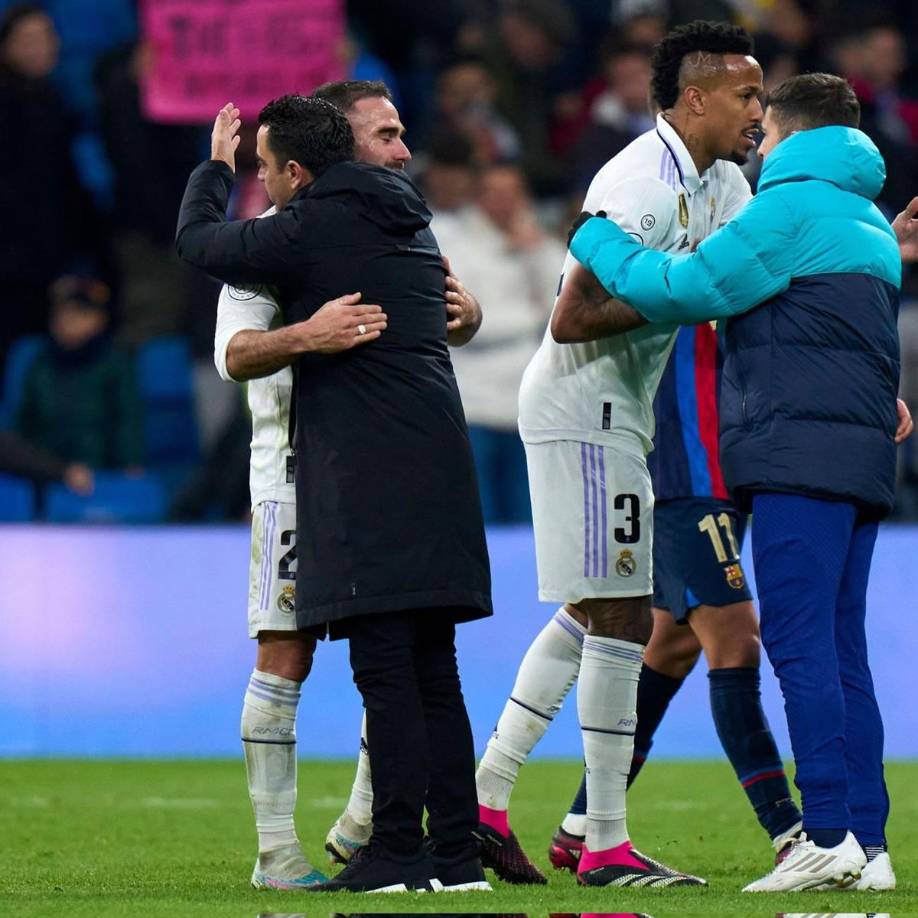 Tras el cruce de palabras, Xavi Hernández y Dani Carvajal se abrazaron al final del partido.