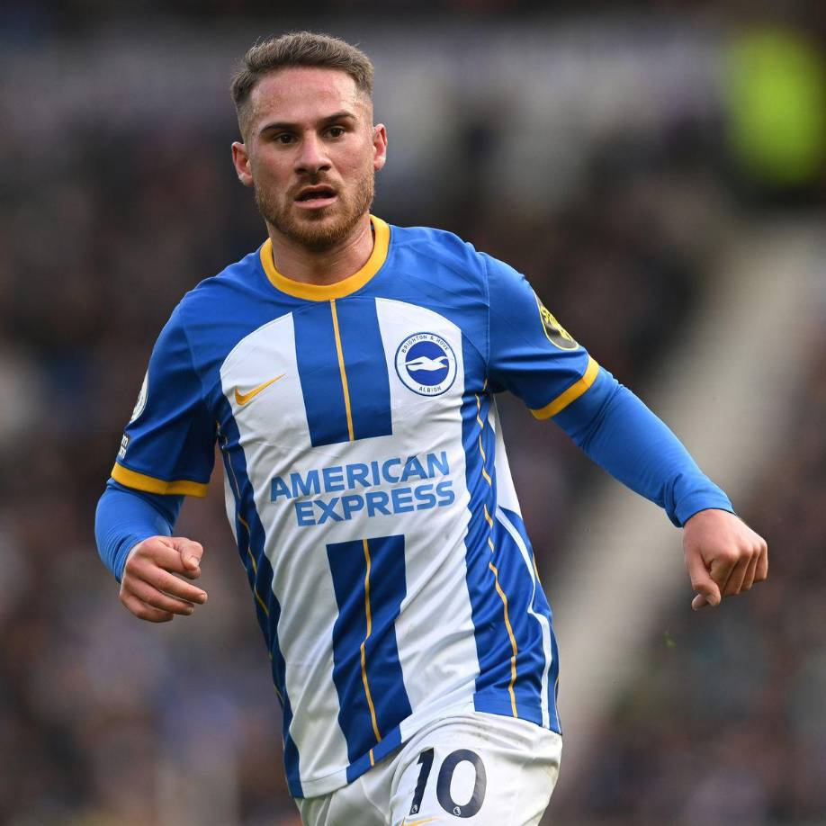 El centrocampista argentino Alexis Mac Allister saldrá del Brighton este verano, según Fabrizio Romano, y hay varios clubes que buscan su fichaje. Medios ingleses han informado que Liverpool, Chelsea y Manchester United están interesados en el campeón del mundo.