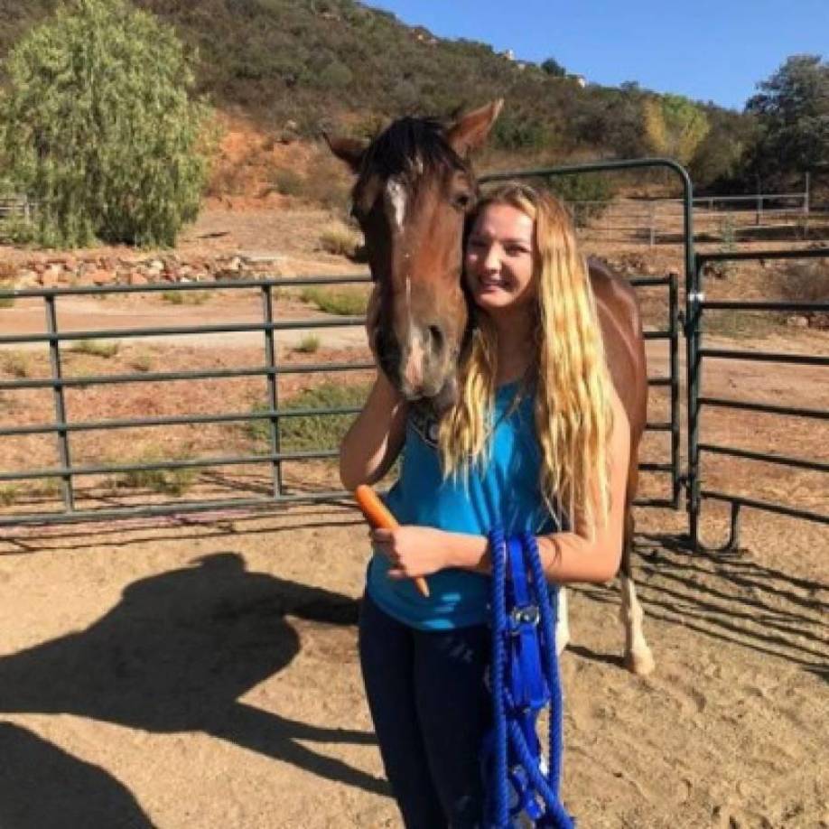 Dafne es la hija menor de David Faitelson. A la bella chica le gustan los deportes, siendo el waterpolo uno de sus preferidos. 