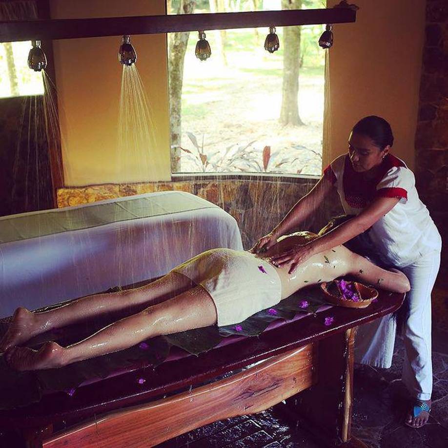 El eco-lodge inauguró su spa en enero de 2016. De acuerdo con la cultura indígena local, el spa de 3675 pies cuadrados tiene tres cabañas circulares sobre pilotes para preservar el hábito virgen de los animales y maximizar las energías naturales de la tierra. El menú del spa utiliza ingredientes orgánicos naturales del jardín de cosecha propia del ecolodge.