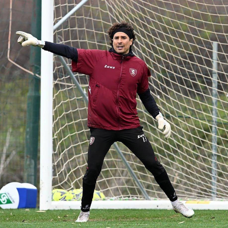 Ochoa se trasladaba a México para unirse a la convocatoria de México para los duelos contra Surinam y Jamaica por la Liga de Naciones, pero antes pasó por momentos de tensión.