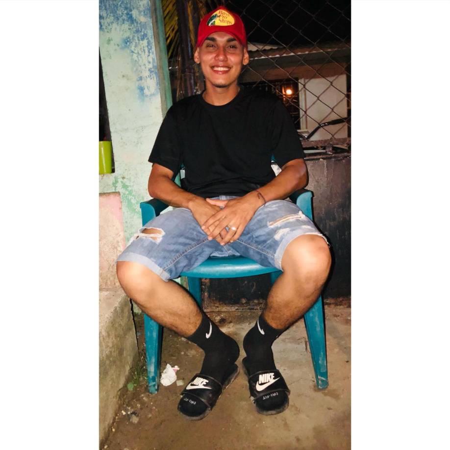 Fue en ese momento que el celador tomó su arma de reglamento, una escopeta, y le disparó al muchacho.