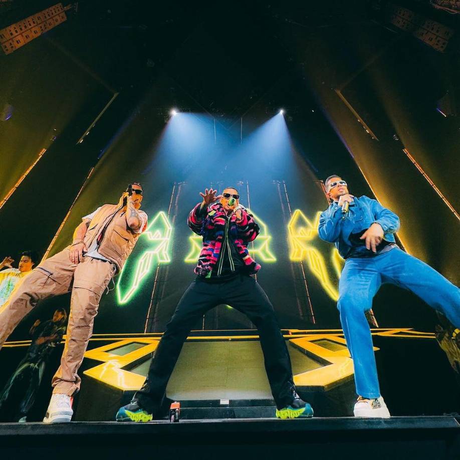 En la primera noche del cierre de la carrera musical del “big boss”, la isla del encanto se estremeció con una brutal presentación junto a De La Ghetto, Baby Rasta y Gringo, quienes revivieron varios de sus clásicos temas, entre ellos, el histórico “Llegamos a la disco”. 