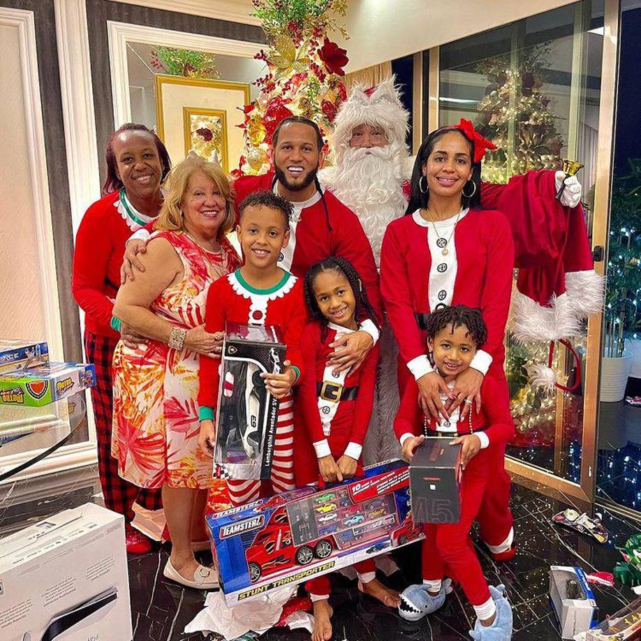 Auto de lujo, un hermoso ajuar y una promesa ante Dios: Así fue la boda de El Alfa