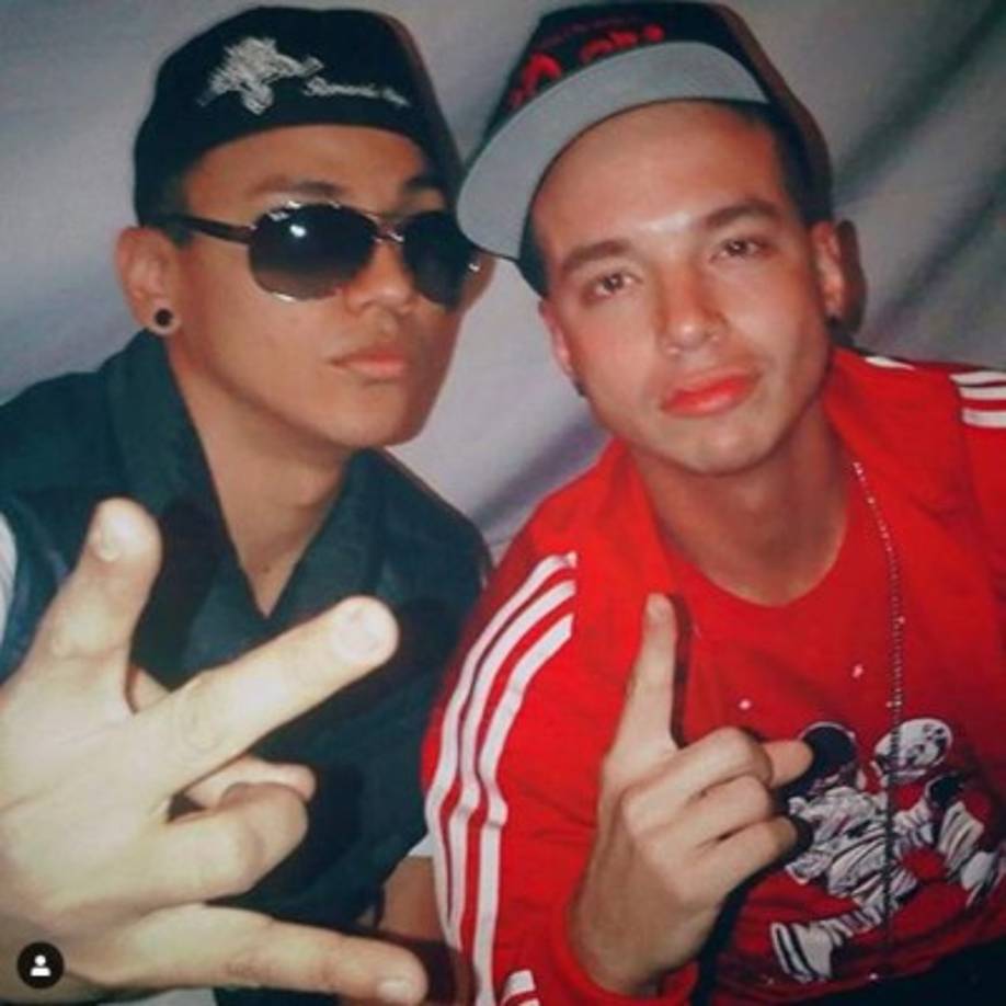 A pesar de su éxito y los amigos que había en el medio tuvo que renunciar por un tiempo a lo que más le gusta hacer: la música.<br/><br/>En esta imagen aparece junto al famoso JBalvin en sus inicios.