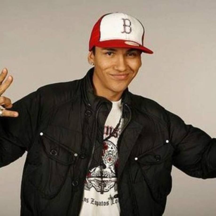 Félix Danilo Gómez Bosquez Comenzó su carrera musical en 2000 con una canción titulada 'Cómo Puedo Cantar'.