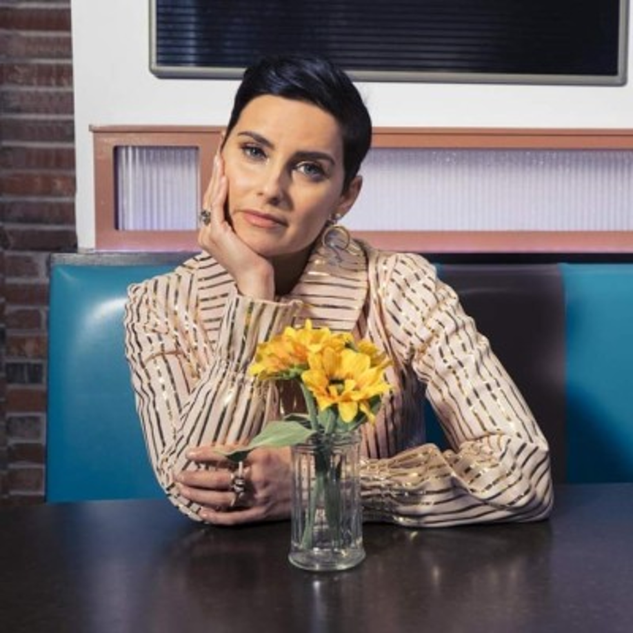 Nelly Furtado afirmó en varias ocasiones que las giras eran cansadas y 'ansiaba estar con su hija y hornear panecillos'.