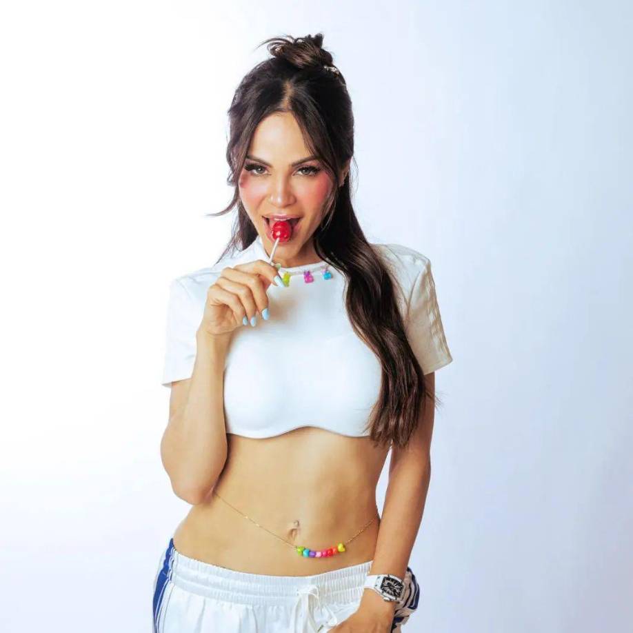 Hasta el momento, Natti no ha dado declaraciones al respecto y lo único que escribió junto a las fotografías donde sale con la colombiana Karol G fue: “Hoy vine a disfrutar de tus logros. Vibrando bonito con una familia que nos regala la vida”.