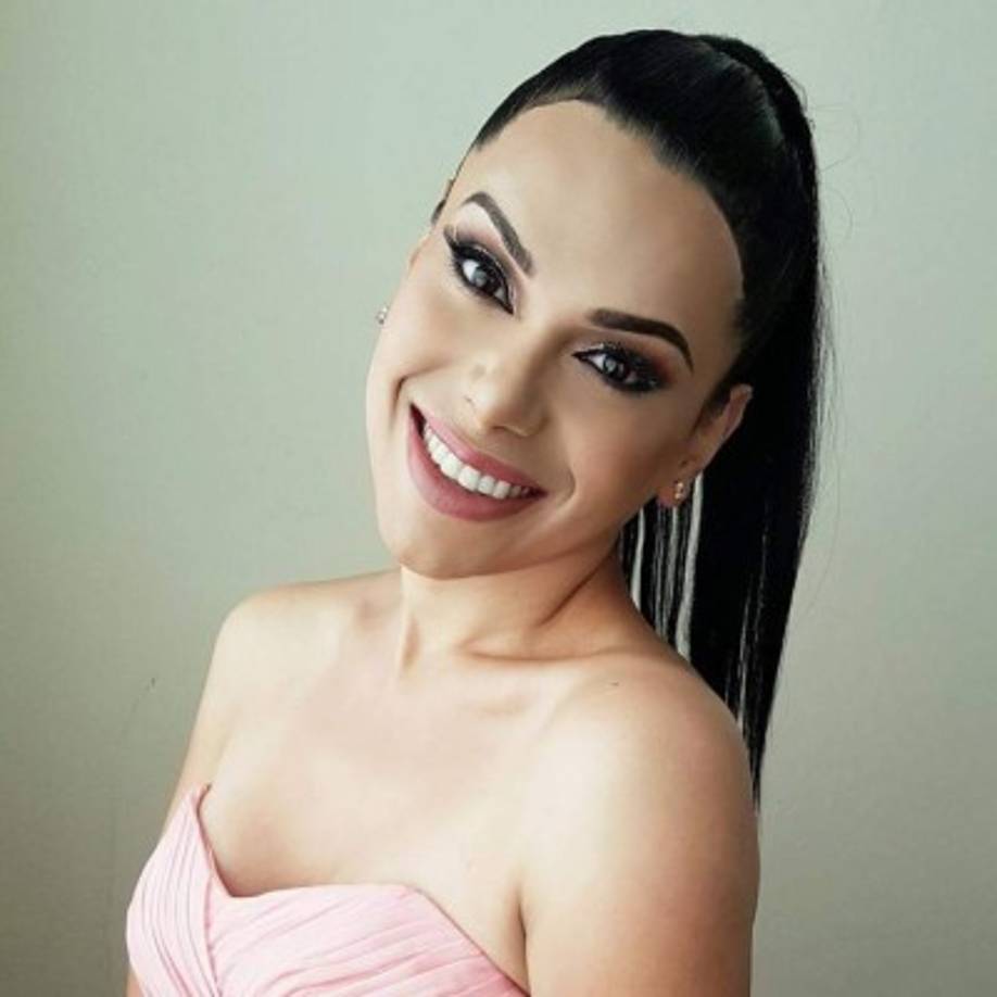 'Mi nuevo nombre ya es legal y es para mí muy importante concretar una gran meta que para muchos era difícil', dijo a la radio RPP Valenzuela. Cuenta que para lograr su propósito se ha sometido a operaciones como rinoplastia, afinamiento de rostro, implante mamario y cambio de sexo.<br/><br/>