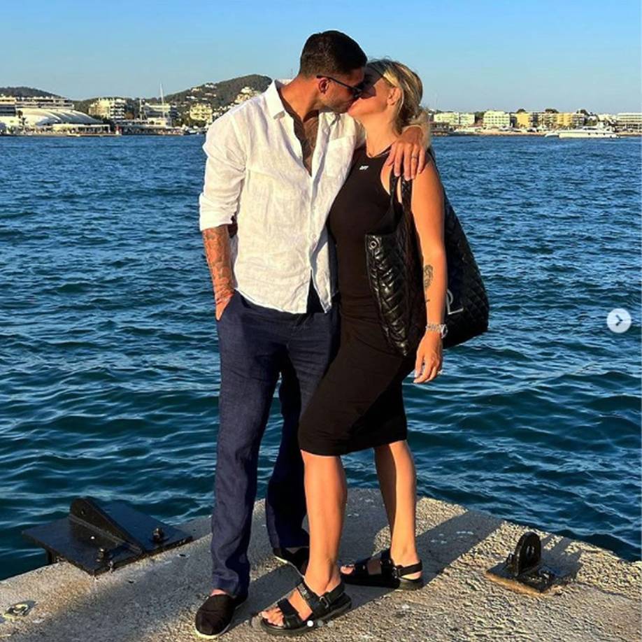 Aunque en ese momento parecía que el vínculo familiar se encaminaba a continuar, los rumores de separación fueron incesantes y cada día más tormentosos, y finalmente se confirmaron el jueves por Wanda Nara.