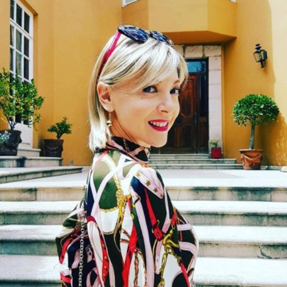 Además del proceso médico que sigue tras la detención del cáncer, Edith González realiza un tratamiento complementario de inmunoterapia.'Ella está yendo a Ciudad Obregón (Sonora) para recibir este tratamiento complementario de inmunoterapia', informó Víctor Manuel González, hermano de la actriz.<br/>