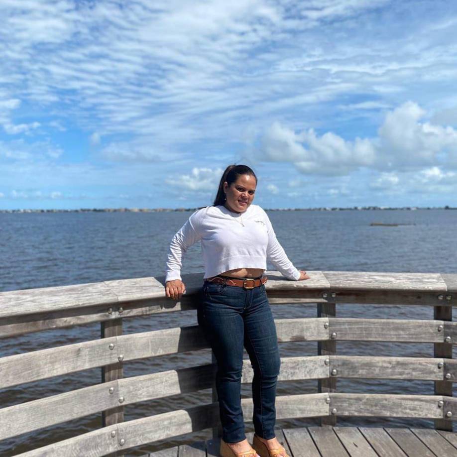 Asimismo, amigos confirmaron que la joven madre salió el país hondureño para apoyar a su familia y cumplir sus metas personales.