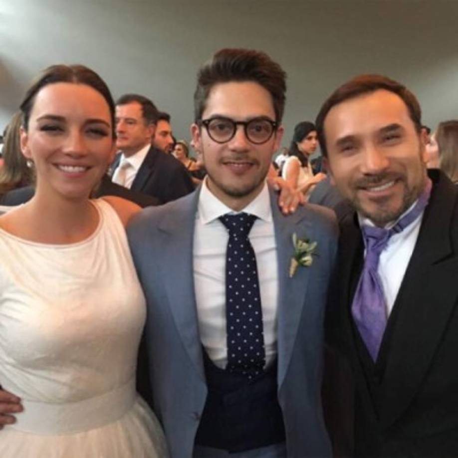 Los rumores se hicieron más grandes cuando los seguidores de la actriz notaron que la pareja ya no compartía fotografías de ellos juntos, y ninguno de los dos llevaba el anillo de bodas. Pero ni Regina ni Roberto se pronunciaban al respecto.