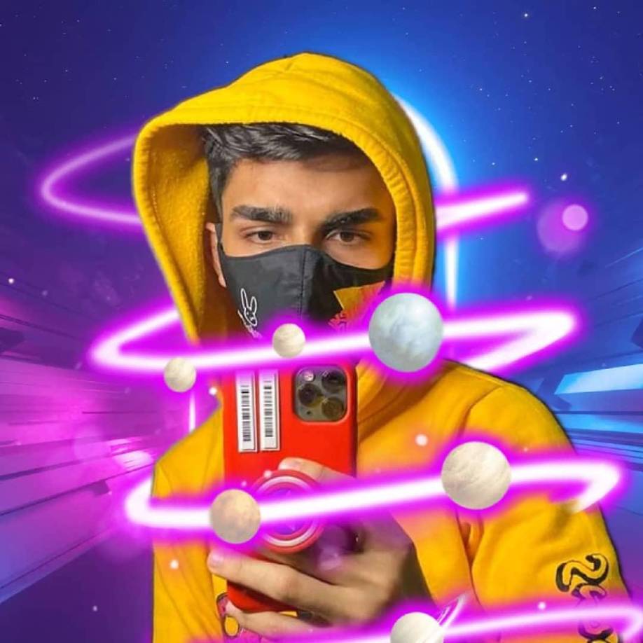 Aseguró que estaba en la secundaria y que en ese momento se presentaba una obra de teatro a la que fue con sus amigos. 