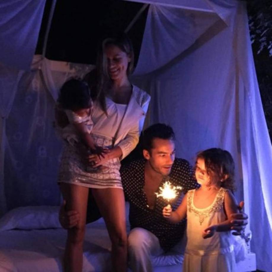 Aunque muchas veces han difundido rumores de su separación, lo cierto es que la pareja está más sólida que nunca.