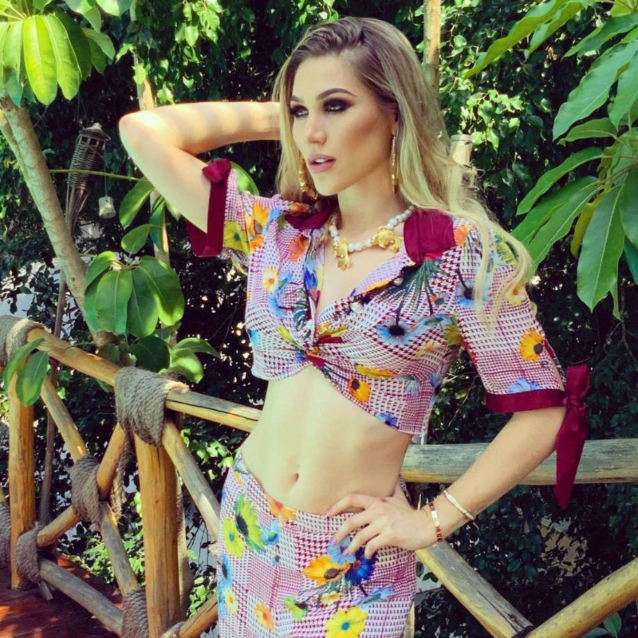 También se muestra orgullosa de los logros del boxeador y aprovecha para presumir cuánto ha crecido su hija María Fernanda.