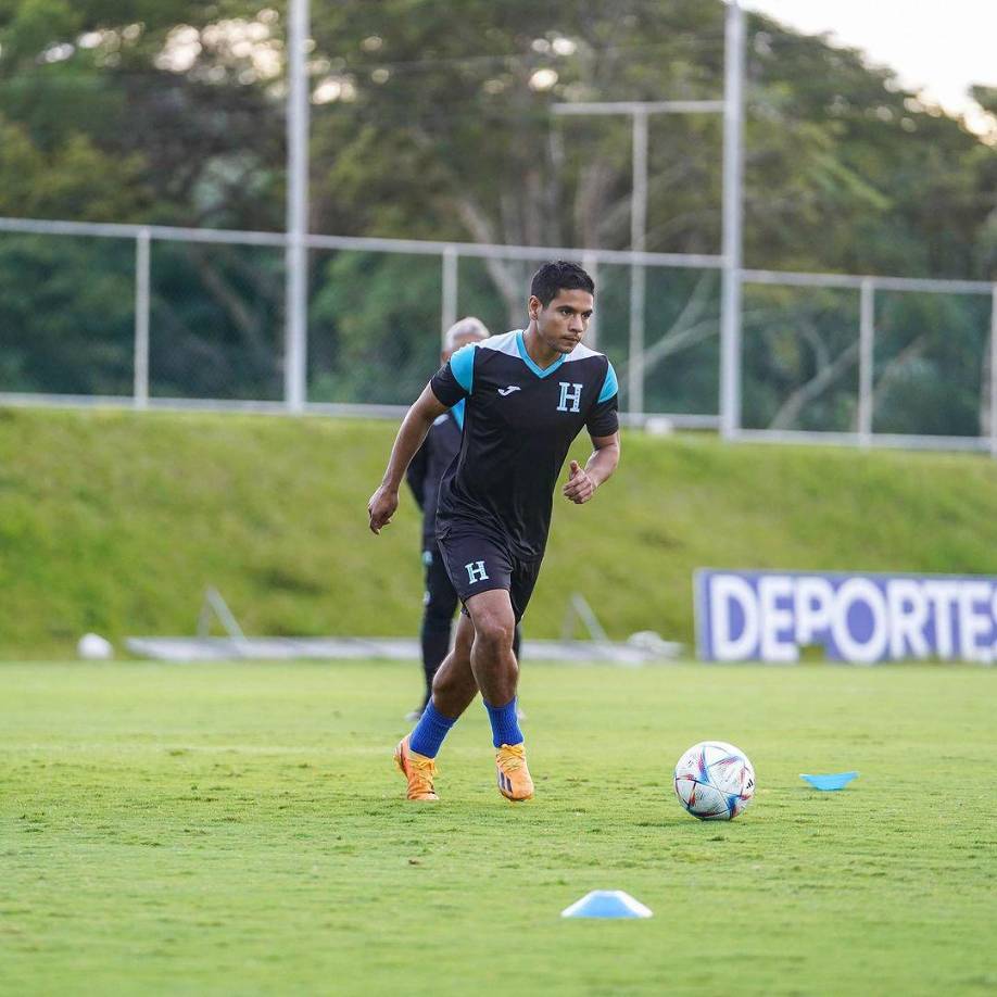 Volantes: Carlos Pineda, futbolista del Olimpia, regresa a la Selección de Honduras. Estaría a cargo de la recuperación de la pelota.