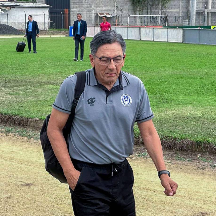 Salomón Nazar se mantiene en el banquillo del Victoria. “Sigue con nosotros, estamos a la espera del día 8 que empecemos con la pretemporada y podamos contar con todos los refuerzos”, aseguró Luis Cruz, presidente de los ceibeños.