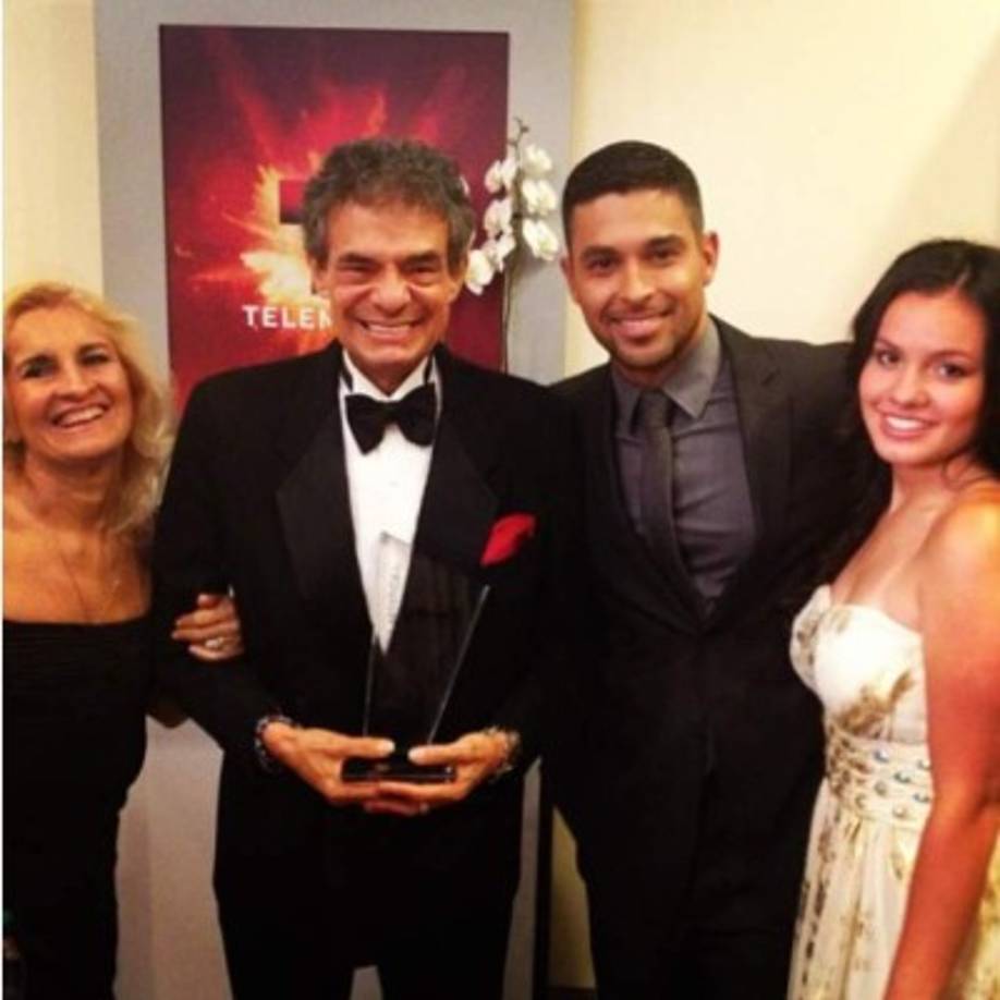 Su álbum 'Secretos' es el más exitoso con más de 15 millones de copias vendidas desde su lanzamiento en 1983.