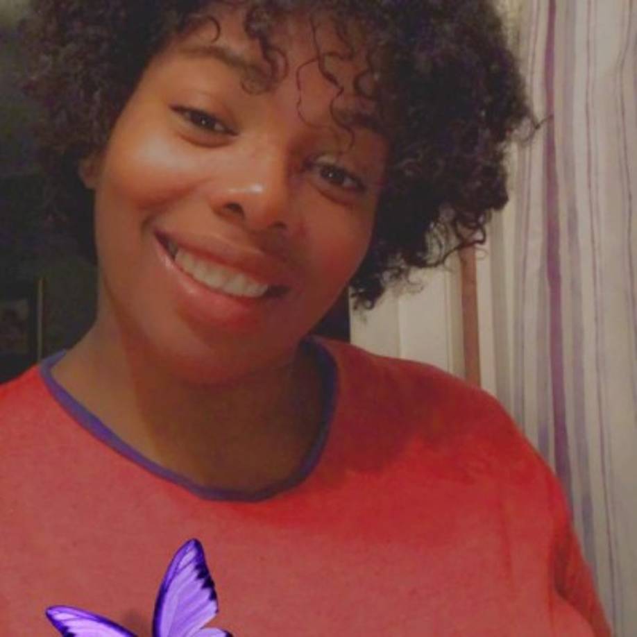 Cuando el sospechoso vio a los agentes de la policía comenzó a dispararles, sin embargo, la policía se mantuvo a la distancia para evitar dañar al individuo.