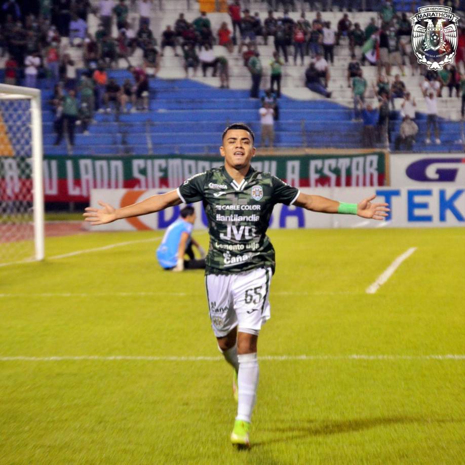 El joven Isaac Castillo celebrando su gol que puso el 3-1 en el marcador ante la UPN.