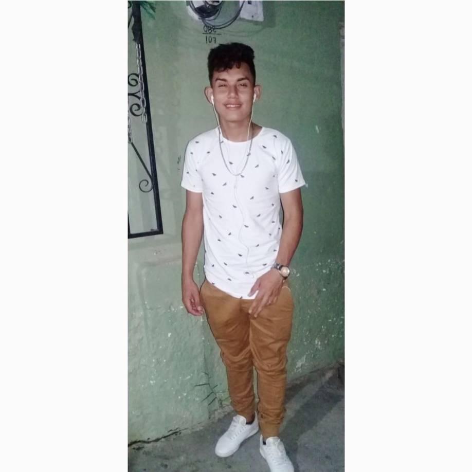De acuerdo con testigos, el joven estaba en un comercio de la Calle 15 donde solía ver a su novia.