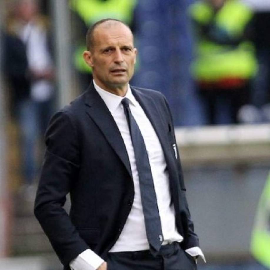 Massimiliano Allegri está en busca de su próximo reto en un banquillo. El entrenador italiano de 53 años sigue libre tras dejar la Juventus y en una charla en La Gazzetta dello Sport comenta sus opciones de futuro, donde también aparece la Premier League. 'Me gustaría experimentar la Premier League. En Italia, estuve en Milán durante cuatro años. Cinco años en la Juventus y ahora espero (entrenar) en Italia, pero es difícil, o en Inglaterra. Para mí, el fútbol inglés está mejorando ahora porque hay muchos entrenadores extranjeros. Hay más tácticas en comparación con hace 10 años. Inglaterra ahora es más sofisticada y más táctica, pero también respeta la tradición del fútbol inglés', comentó.