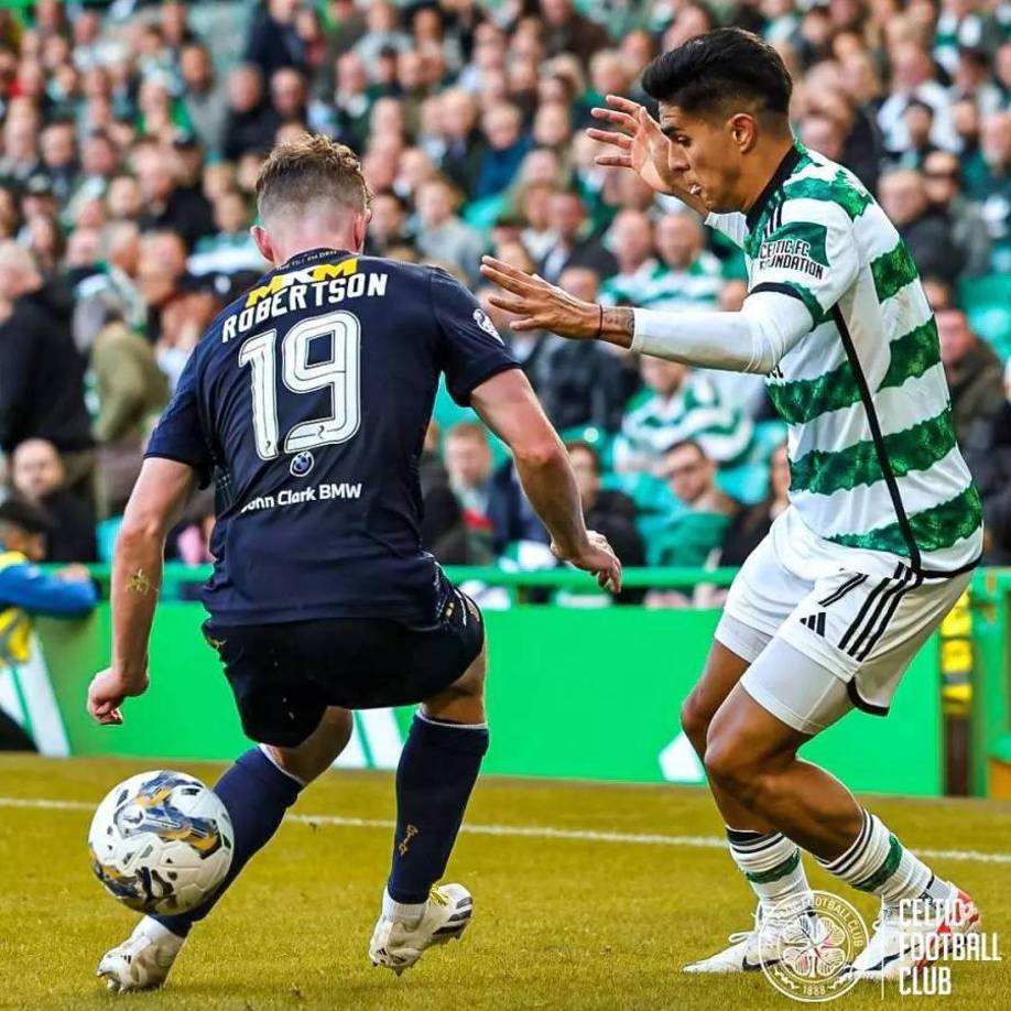 Luis Palma ingresó en el minuto 60 del partido y tuvo algunas acciones destacadas durante su participación con el Celtic. El caño que le hizo a Robertson, jugador del Dundee.