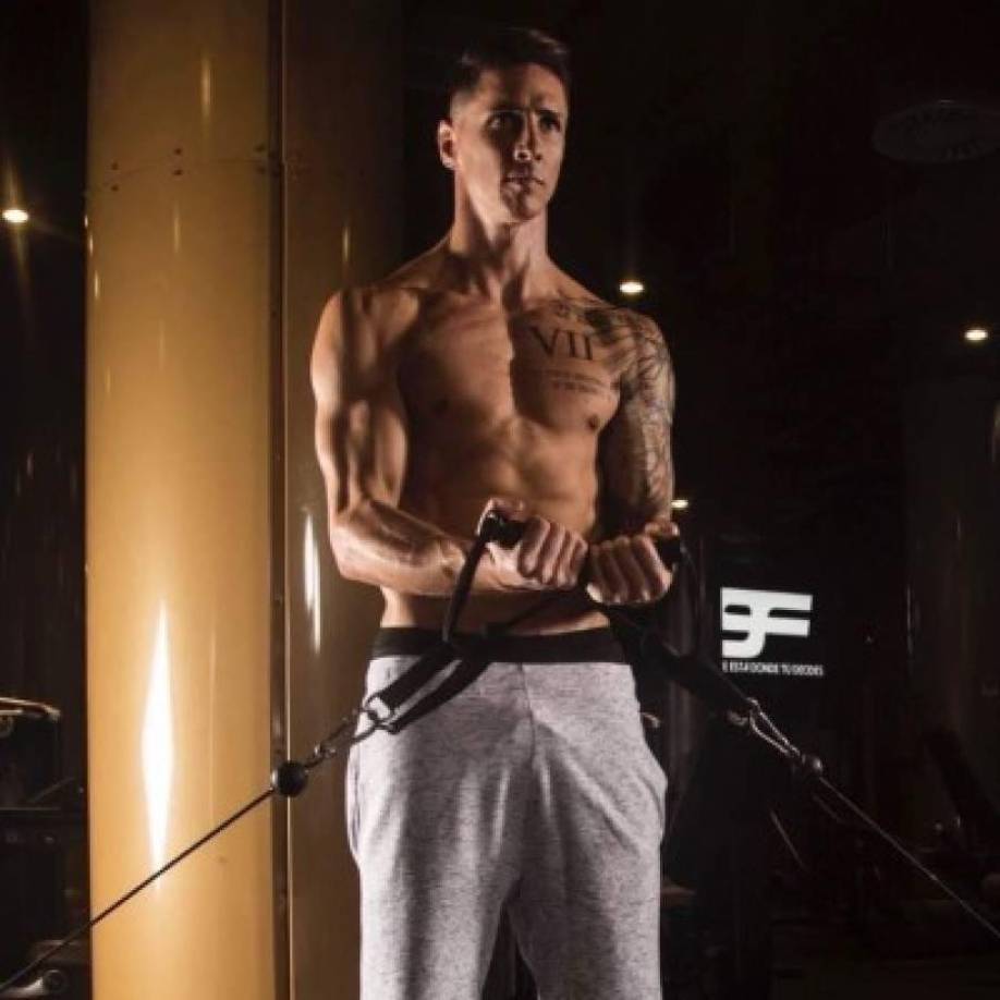 Fernando Torres siempre tuvo un buen físico, pero con el tiempo se fue haciendo más músculos, comenzando con el brutal cambio.