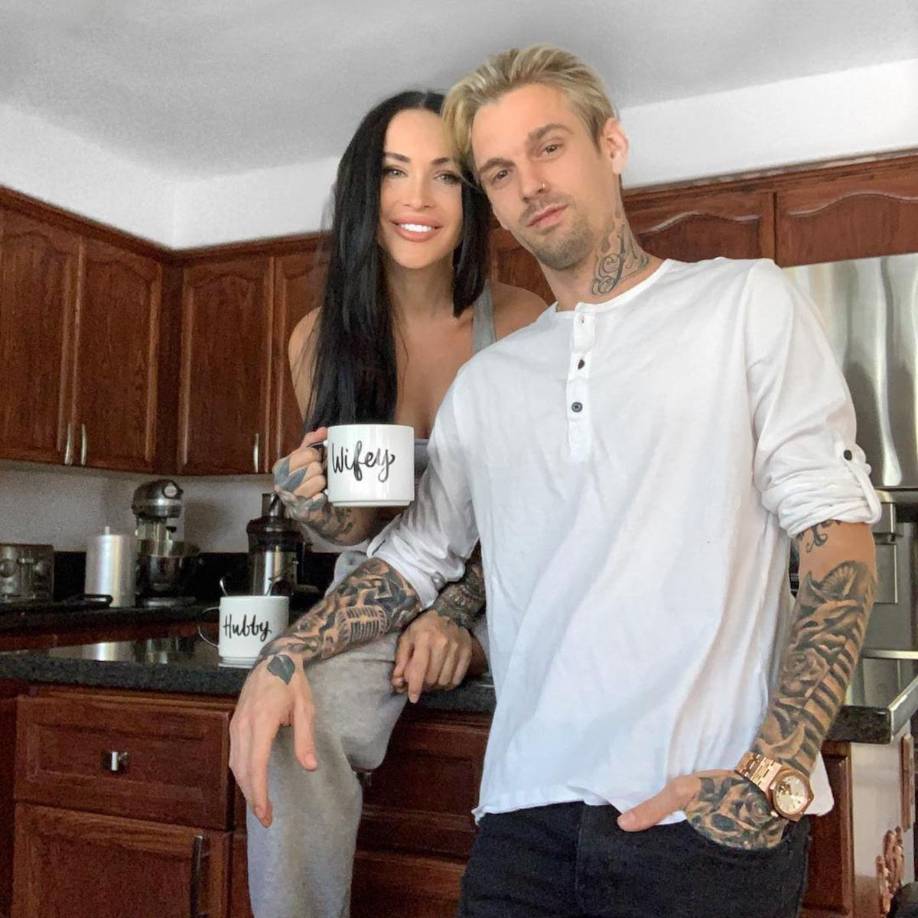 Ella continuó: “Aaron, siempre apreciaré nuestra conversación cuando estabas sobrio, y confesiones sobre demonios internos, tu familia, y te amo mucho a pesar de que tú y yo nos hemos separado. Tu hermana gemela se ha convertido en una amiga muy cercana para mí. ... Incluso separados, siempre me decías que me encontrarías algún día, y si morías, me encontrarías. Ya puedes descansar, Aaron. Te deseo mucha paz. Estás absolutamente en un lugar mucho mejor de lo que has estado en los últimos años. Hasta que nos encontremos de nuevo”, finalizó la modelo.