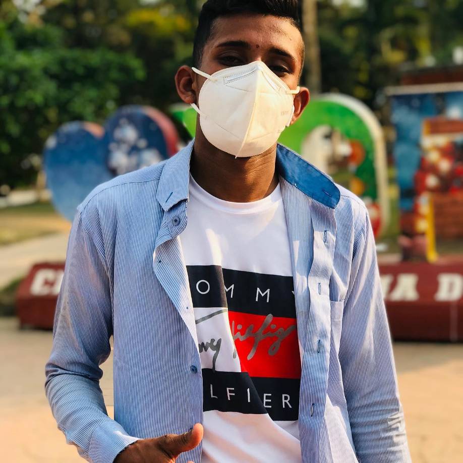 Los amigos de Ángel lo describieron como una persona apasionada por las motos y el fútbol.