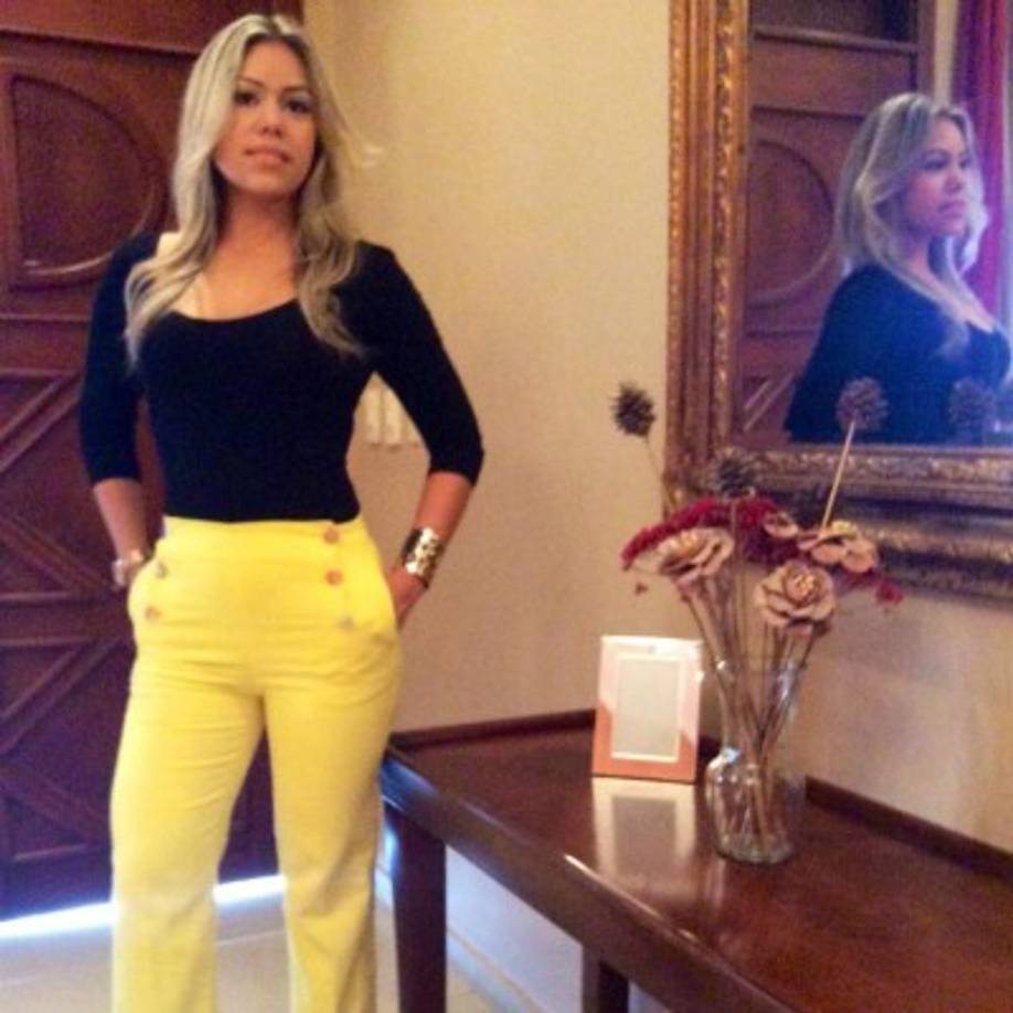 La guapa mujer del sur de Honduras trabaja en el Tribunal Superior de Cuentas. 'Colaboro con nuestro país, porque trabajo contra la corrupción. Es algo delicado, pero tengo la preparación y experiencia adecuada para desempeñar un buen papel en mi labor diaria', cuenta.