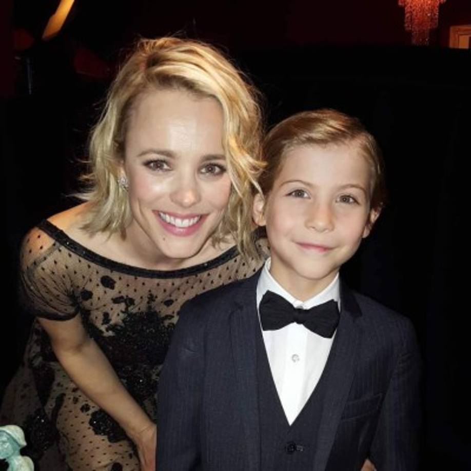 Jacob Tremblay se toma un selfie con la actriz chel McAdams.