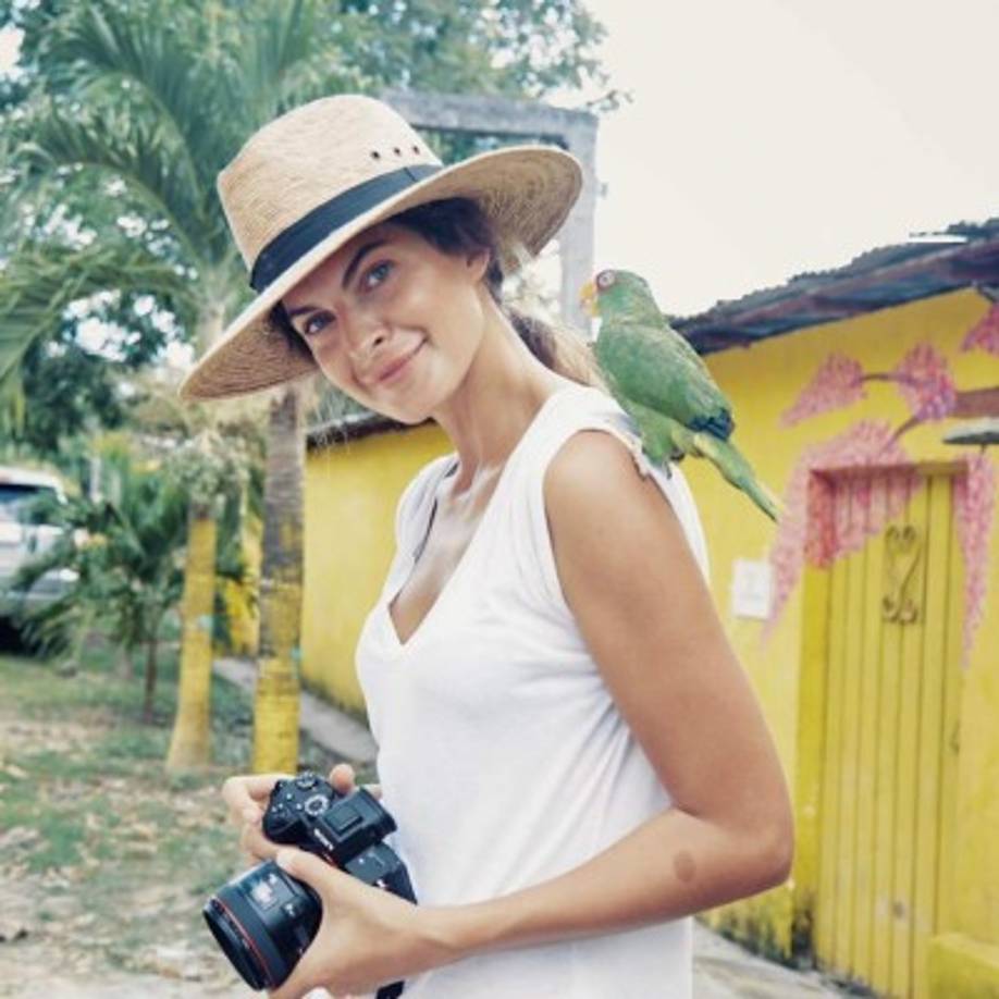 Yaya tiene 33 años, 20 menos que la conductora mexicana.