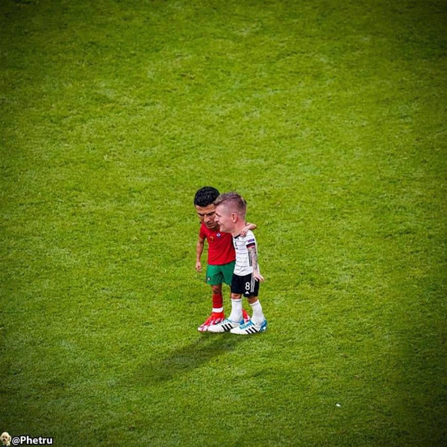 Cristiano Ronaldo recibe burlas tras eliminación con Portugal de la Eurocopa