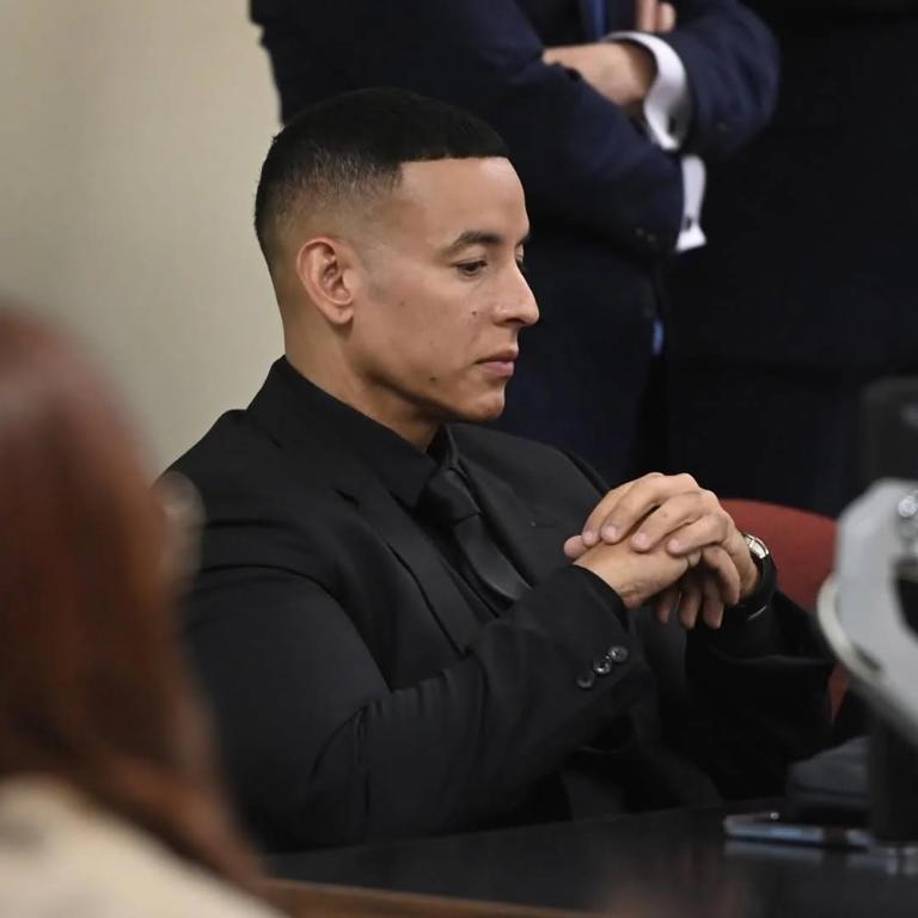 Pero el escándalo no quedó ahí, ya que Jennifer Fungenzi, exesposa de Cosculluela, arremetió en contra de Daddy Yankee durante su participación en un programa de radio, al señalar que el cantante le había sido infiel a Mireddys durante todo el tiempo que estuvieron juntos.