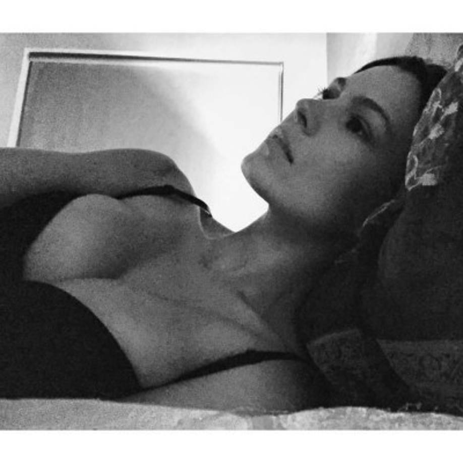 La joven de 28 años comentó en entrevista para el programa matutino HOY de Televisa que la decisión de posar en la revista es principalmente por el dinero.