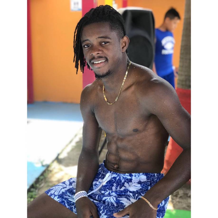 En aquel partido, una derrota de Honduras en Estados Unidos ante la selección local por 3-0, el lateral derecho Wisdom Quaye del Real España jugó todo el partido y recibió una tarjeta amarilla.