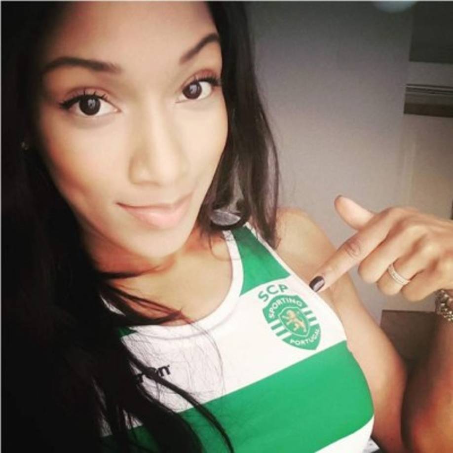 A nivel de clubes, representa al Sporting de Lisboa de Atletismo.