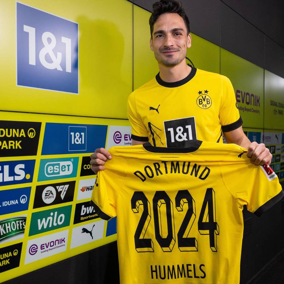 El veterano central alemán del Borussia Dortmund, Mats Hummels anunció que prolonga su vinculación con el club amarillo un año más. Su contrato expiraba este próximo 30 de junio. “No tomé la decisión a la ligera. Fue un largo proceso de deliberación. Ahora, al final de la temporada, puedo decir: quiero seguir otro año”, ha reconocido el defensa de 34 años.