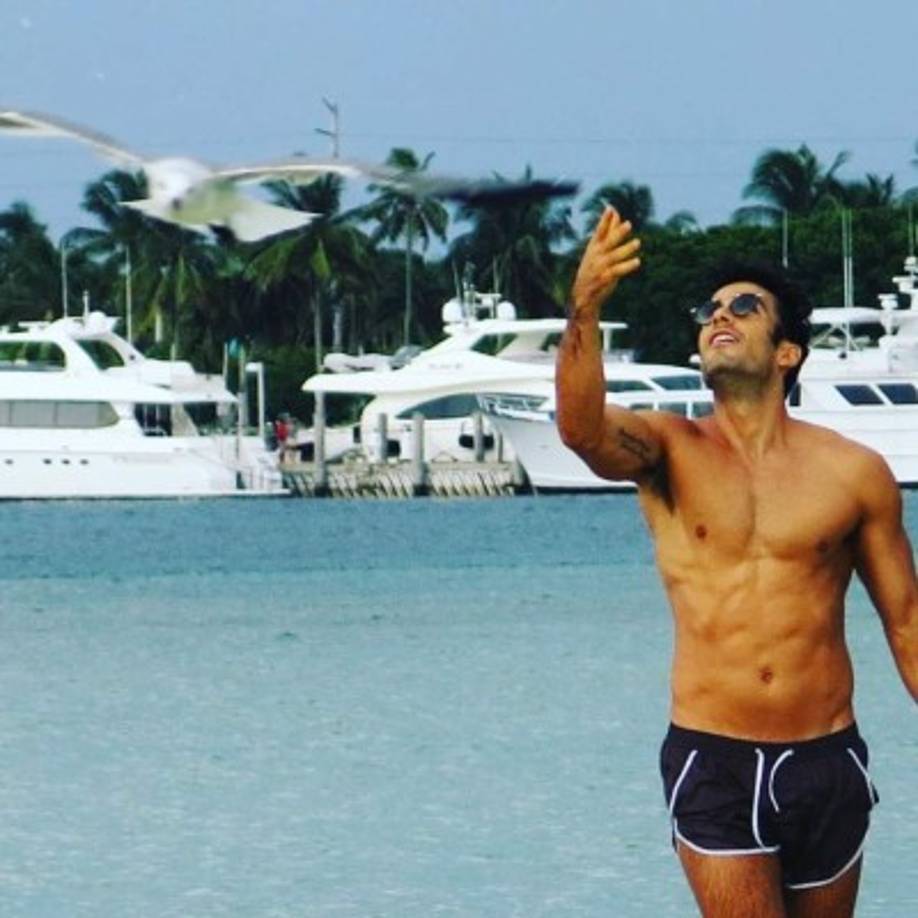 El mexicano ex de Kate del Castillo salió a conquista a la argentina 36 años.