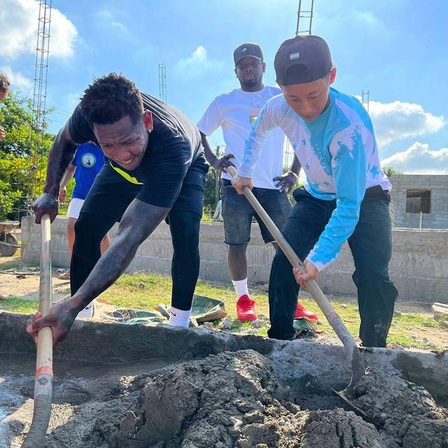 Antes de regresar a Canadá, el delantero se unió al famoso y querido influencer Shin Fujiyama.Dos de los personalidades más famosas del territorio catracho se aventuraron a la colonia sampedrana para iniciar con el proyecto.