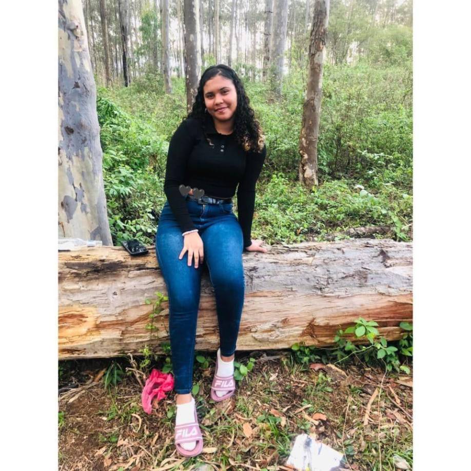 Vecinos de esa comunidad en el centro del país hicieron trascender, tras la misteriosa ausencia, que fue Marián Juárez quien recibió una llamada telefónica de un supuesto amigo invitándolas a moverse a otro lugar. Esta extendió la invitación a sus dos amigas y Nahomi y Nayeli que accedieron.