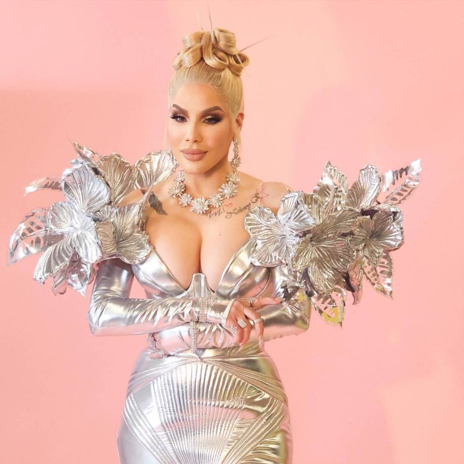 La “Caballota” compartió escenario y alfombra en los Premios Billboard de la Música Latina 2023 con estrellas como Bad Bunny, Calibre 50, Chiquis, Eddy Lover, Eladio Carrión, Farruko, Grupo Frontera, La Factoría, Los Sebastianes, Manuel Turizo, Marc Anthony, Marshmello, Myke Towers, Nicki Nicole, Olga Tañon, Pepe Aguilar, Peso Pluma, Sky Rompiendo, Sofía Reyes, Tini, Ximena Sariñana, Yandel e Yng Lvcas.